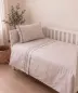 Elegant Çizgili Bambu Nevresim Takımı — Taş, bebek odasında beşikte